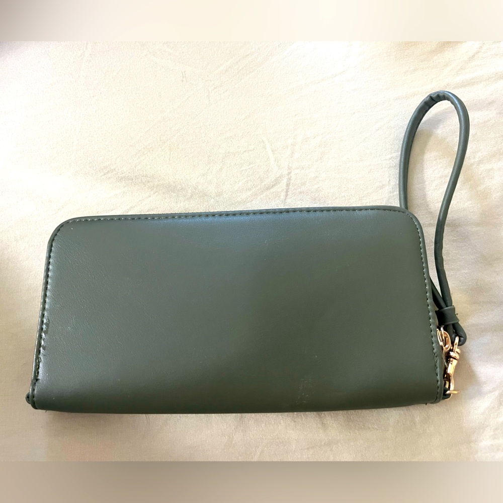 A. Good. Day Green Women's Wristlet
